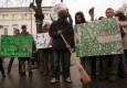 Екоактивисти, студенти и фермери блокират центъра на София