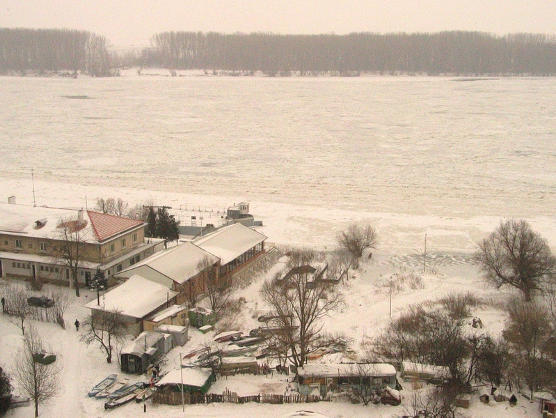 Замръзналата река Дунав край Силистра, сн. БГНЕС