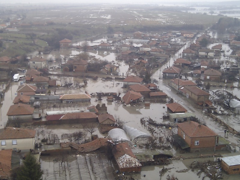 Югоизточна България бедства, преспи, студ и наводнения блокираха цялата страна