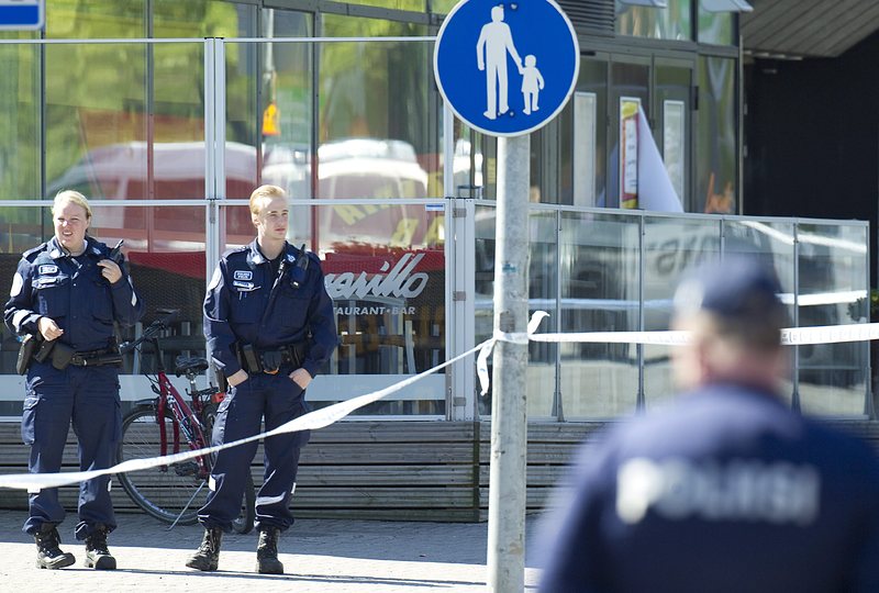 Мястото на стрелбата във Финландия беше оградено от полиция EPA/ БГНЕС