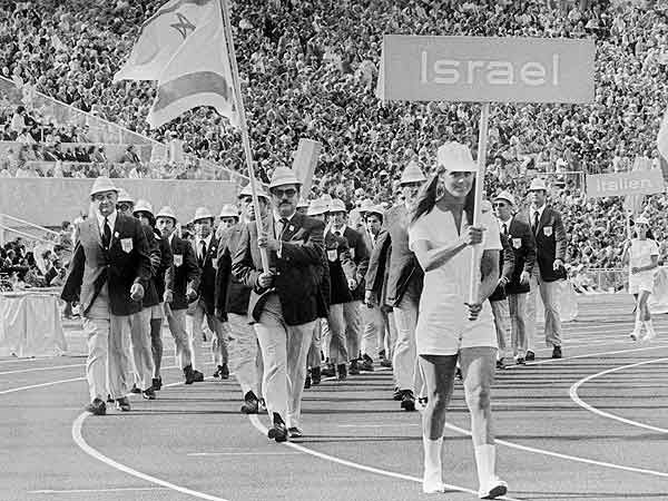 Делегацията на Израел на откриването на Олимпиадата в Мюнхен, по време на която през септември 1972 година 11 израелски атлети са убити от палестинската терористична групировка "Черният септември"