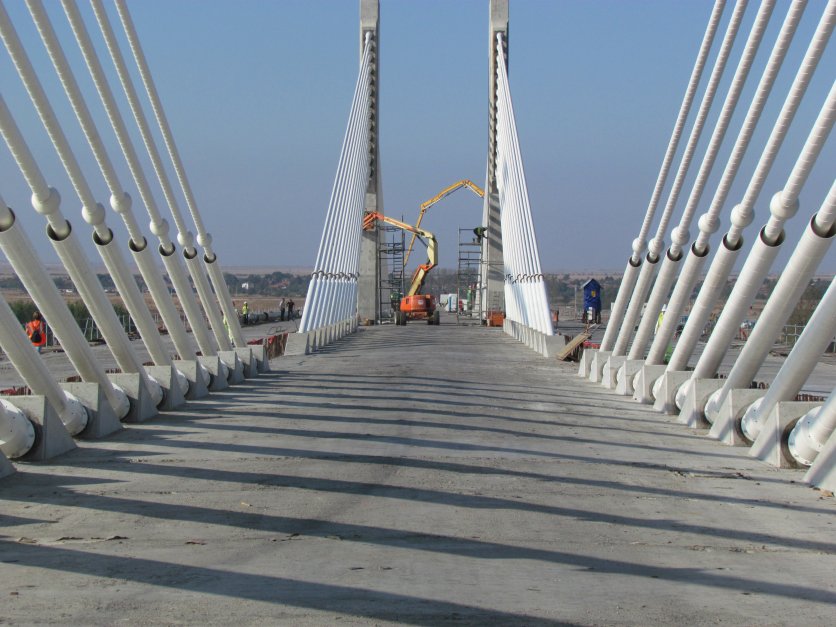 Строящият се Дунав мост ІІ 
