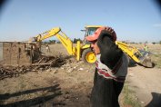 Започна събарянето на около 30 незаконни ромски къщи в Мъглиж