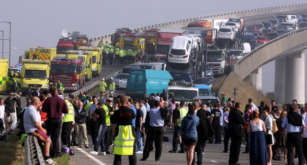Десетки ранени при верижна катастрофа с над 130 коли във Великобритания