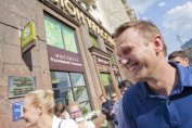 Козметичната компания Ив Роше е оттеглила жалбата си срещу Алексей Навални