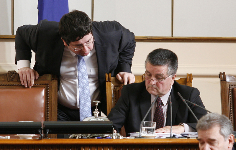 Финансовият министър петър Чобанов и зам.-председателят на парламента Алиосман Имамов. Сн. БГНЕС  