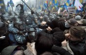 Украинската полиция използва сила срещу протестиращите в Киев