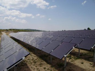 Слънчеви централи: НЕК манипулира пазара на ток