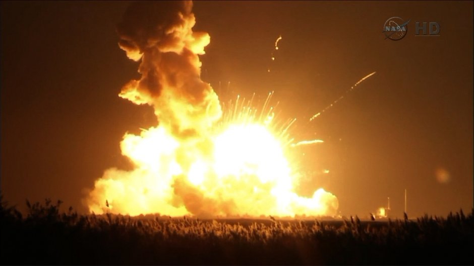Ракетата "Антарес" избухва секунди след старта, снимка НАСА