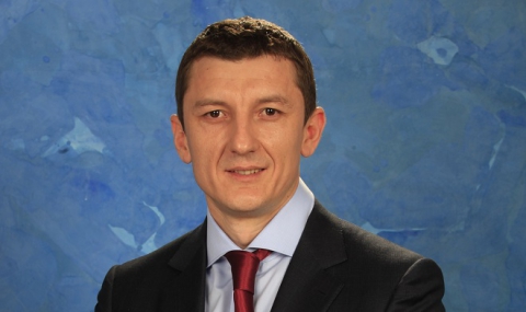Орхан Исмаилов остава зам.-министър на отбраната.