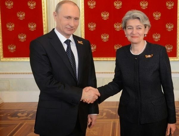 Владимир Путин и Ирина Бокова в Кремъл през май 2015 година.