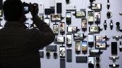 Съд в САЩ нареди на "Епъл" да помогне за пробиване на паролата на айфона на терорист