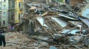 Пететажна необитаема сграда се срути в центъра на Истанбул