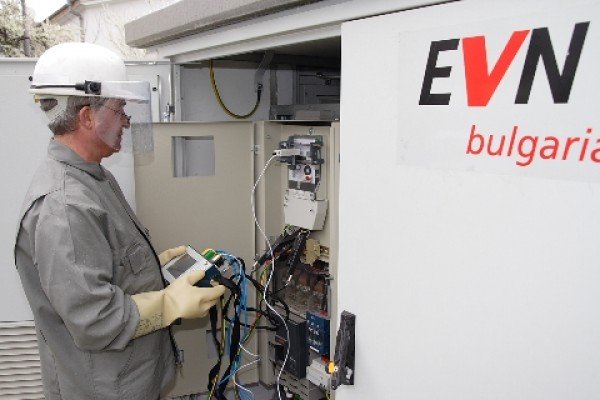 Поскъпване на тока за бита средно с 2.5% иска ЕВН