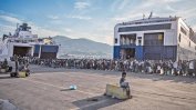 Потокът от бежанци към гръцките острови все още не намалява