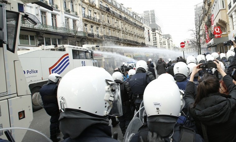 Белгийската полиция разпръсна протестиращи срещу Ислямска държава