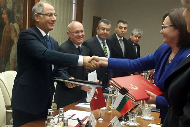 България първа подписа с Турция за връщане на нелегалните мигранти