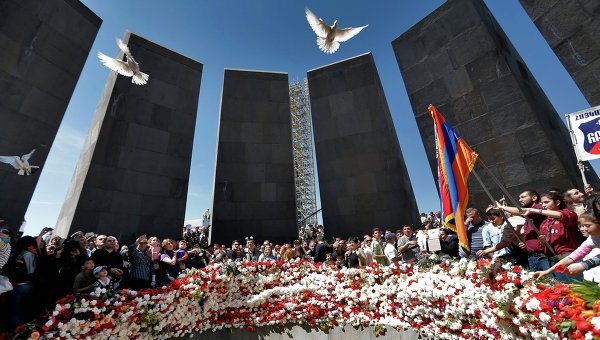 Хиляди почетоха жертвите на арменския геноцид