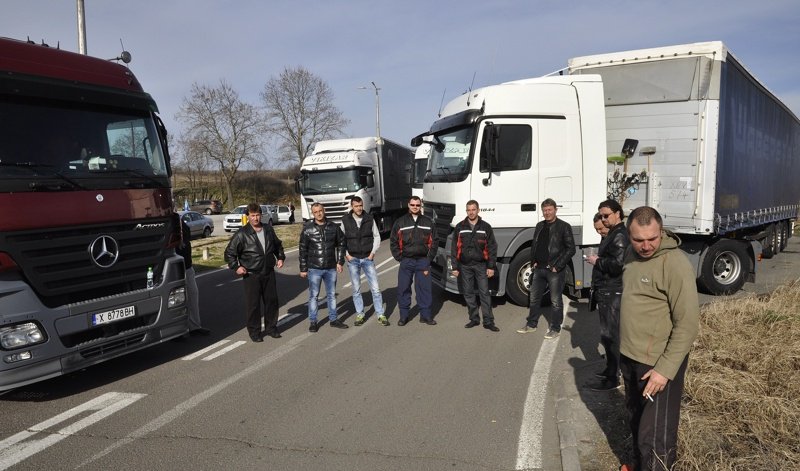 Борисов ще разубеждава превозвачите за великденската гранична блокада