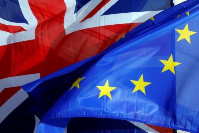 Искащите излизане на Великобритания от ЕС водят с 1% в онлайн анкета