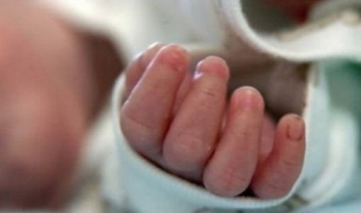 Бебе е изоставено в коридор на болница в Първомай