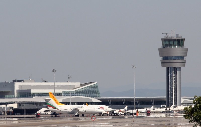 Отменят се полети между София и Париж заради стачка на стюардесите
