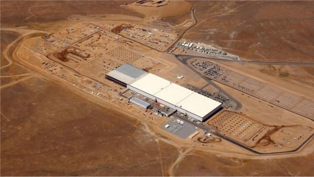 Илон Мъск представи най-голямата фабрика за батерии на Tesla