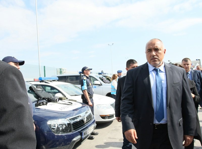 Премиерът отхвърли исканията за оставка и призова Бокова да се смири