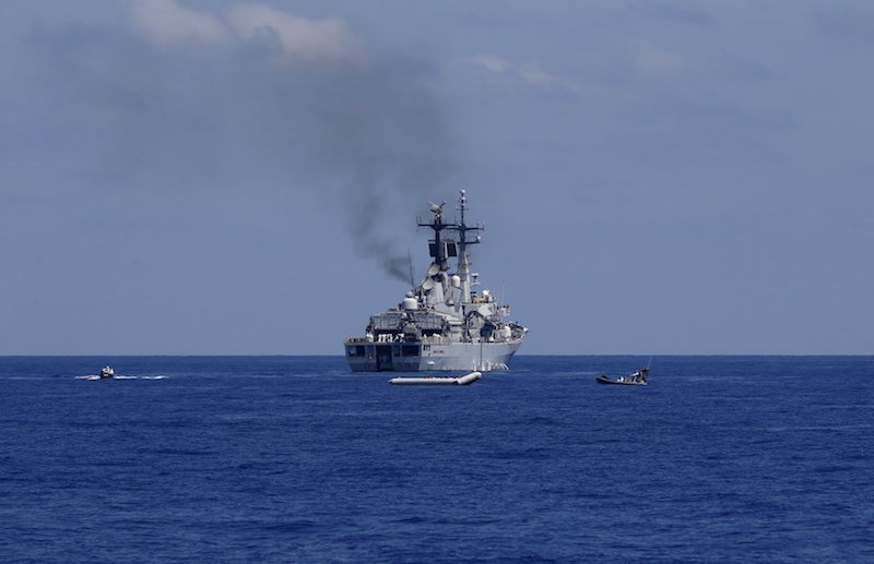 Британски бойни кораби ще следят групата на руски самолетоносач в Ламанша