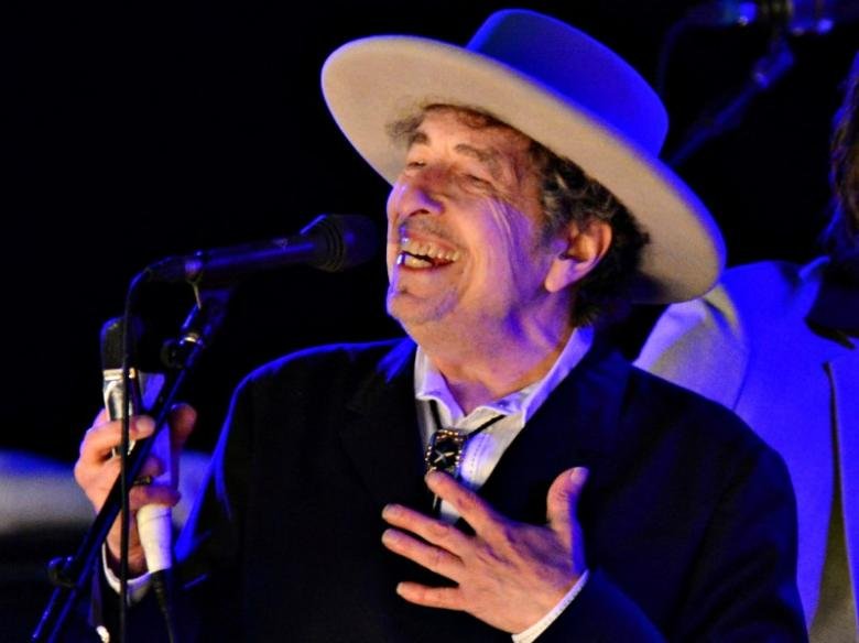 Боб Дилън няма да получи лично Нобеловата си награда