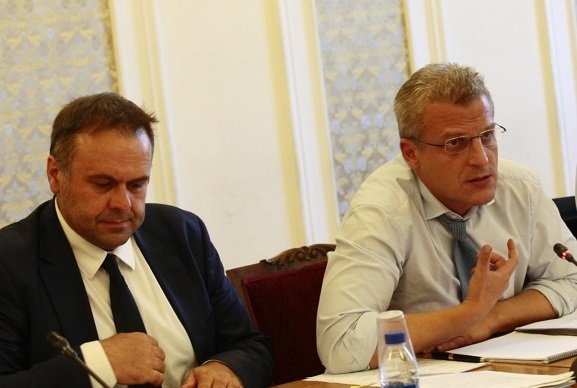 Здравният министър Петър Москов и заместникът му Адам Персенски, сн. БГНЕС