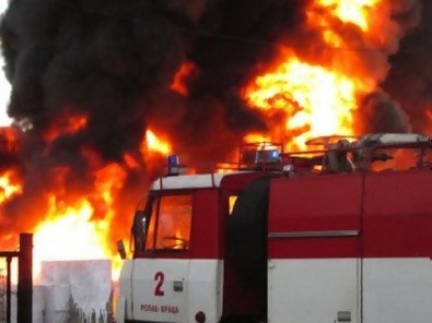 Пожари горяха в маслобойна в Харманли и в цех в Шумен
