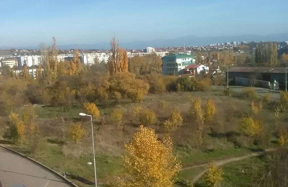 Мирише на "гнило": 19-етажен билдинг превзема софийска поляна