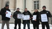 Протестиращи поискаха "гражданско уволнение" на Цацаров