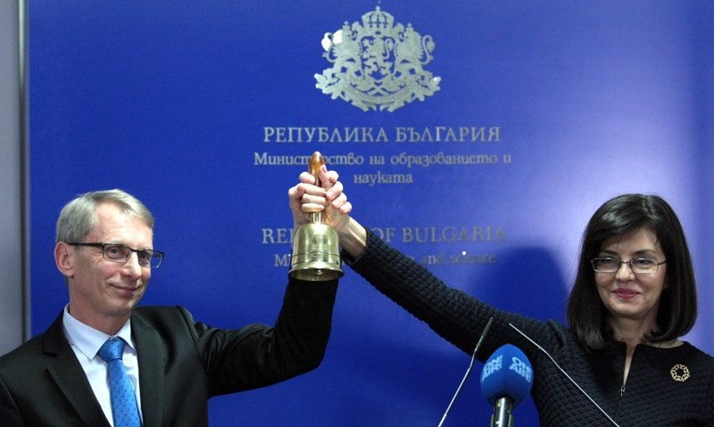 Кунева и Денков продължават спора за провала на програма "Наука"