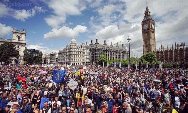 Хиляди протестираха в Лондон срещу излизането на страната от ЕС