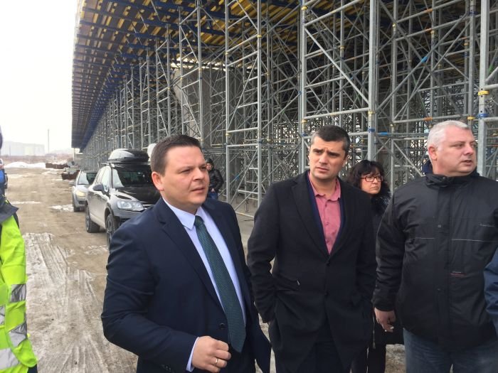 Служебният министър на транспорта Христо Алексиев провери през февруари строежа на естакадата