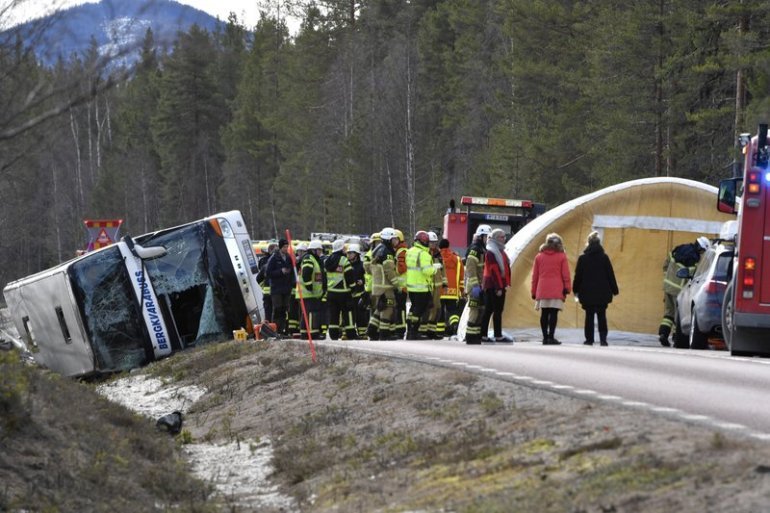 Трима загинали и 56 ранени след катастрофата с ученици в Швеция