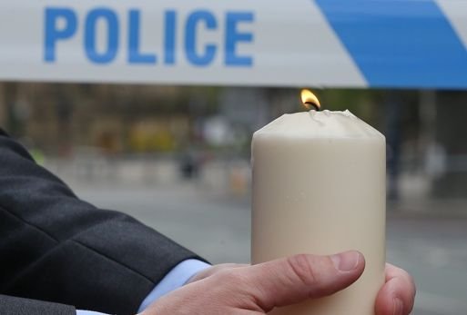 Великобритания почете жертвите на атентата в Манчестър