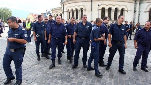 Полицаи ще протестират за заплати на 5 юли