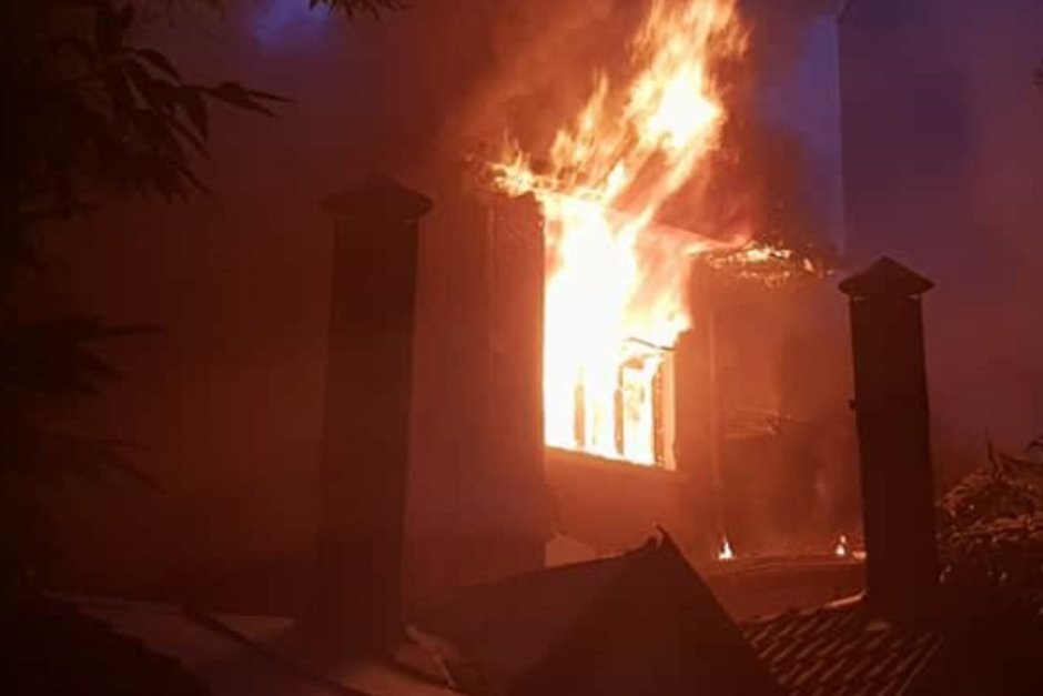 Пожар изпепели бивш ресторант в центъра на Пловдив