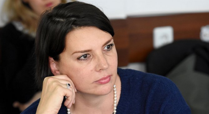 Захариева критикува Бетина Жотева, поставяйки се на нейно място