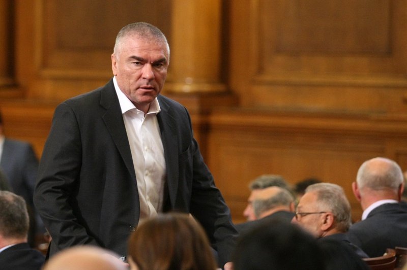Цацаров иска имунитетите на Марешки и двама от депутатите му по ново дело за рекет
