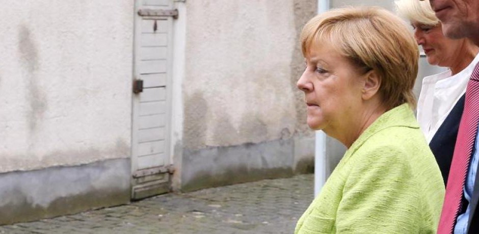 Меркел посети бивш затвор на Щази в Берлин и го определи като болезнено напомняне за миналото