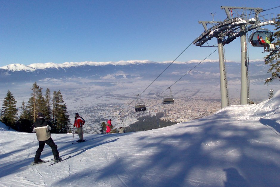 Открити са опасни участъци от две ски писти на Банско