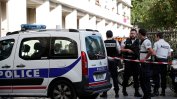 Автомобил се вряза в група военни в парижко предградие, шестима са ранени