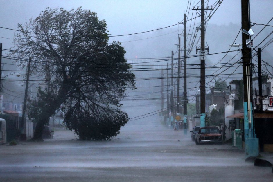Смъртоносният ураган Ирма потопи няколко карибски острова