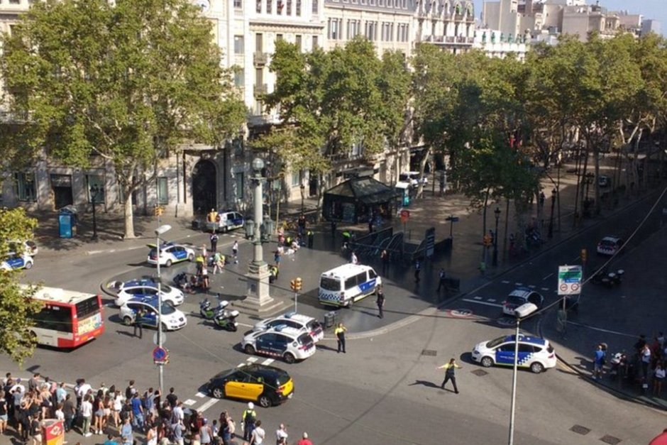 Терор в Барселона: Шофьор на ван уби най-малко 12 и рани десетки, двама задържани
