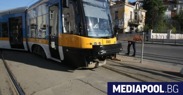 Сн БГНЕС Трамвай номер 7 дерайлира на столичния булевард Скобелев в