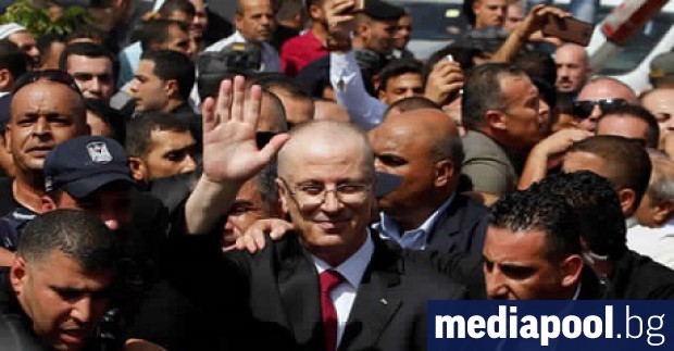 Палестинският министър председател Рами Хамдала при пристигането си в Газа Палестинският